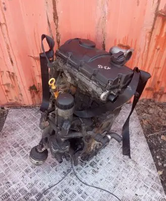 Volkswagen PASSAT B5 Engine AWX