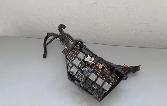 Ford Mondeo MK IV Fuse module 6G9T14A076CA