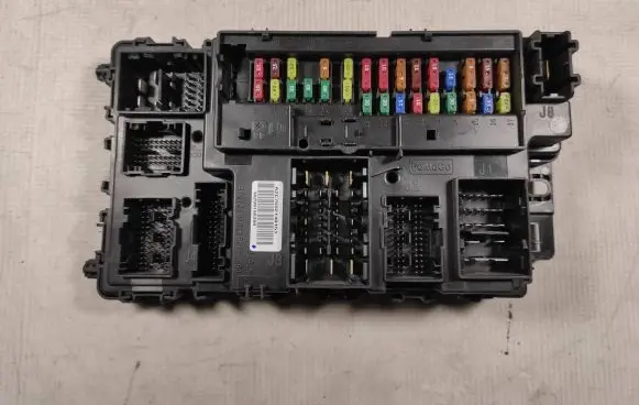 Ford Fusion II Fuse module GU5T15604 A2C7552140151 GU5T15604CDC