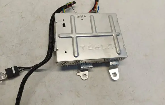 Tesla Model Y Sound amplifier 1507152-01-B-JLK01