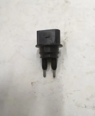 Volkswagen Touareg II Windshield washer fluid level sensor 7M0919376