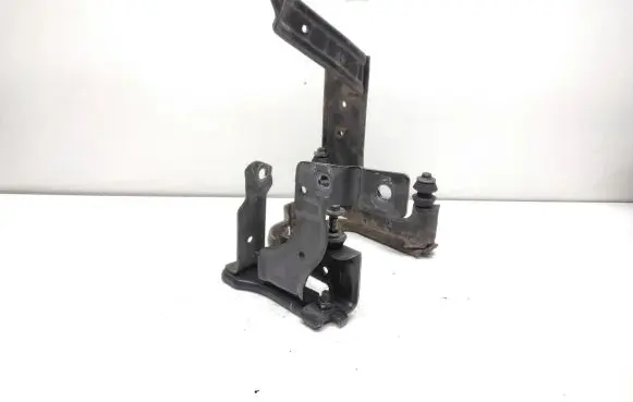 Volvo C30 Power steering pump mounting bracket 3M513K738AC