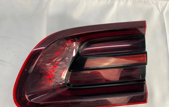 Porsche Macan (95B) Tailgate rear/tail lights 01150008 19022016 95B945094C