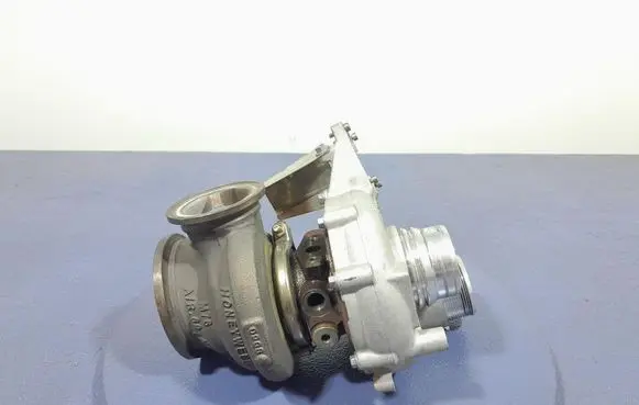 BMW M5 Turbo system vacuum part 7852373