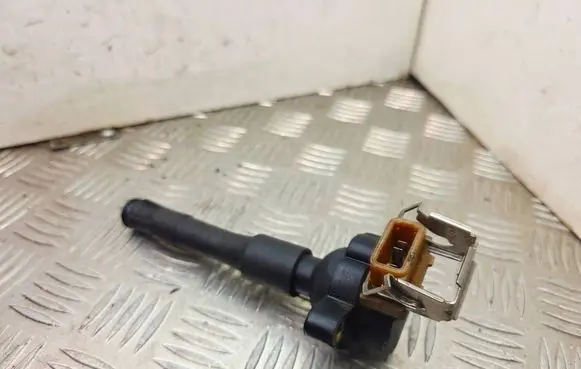 BMW 7 E38 High voltage ignition coil 1748017