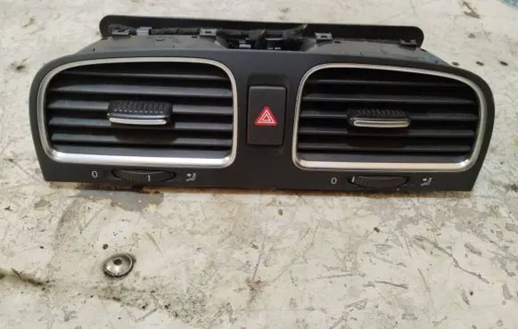 Volkswagen Golf VI Dash center air vent grill 5K0815735 5K0819728