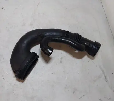 BMW X3 E83 Turbo air intake inlet pipe/hose 7786013