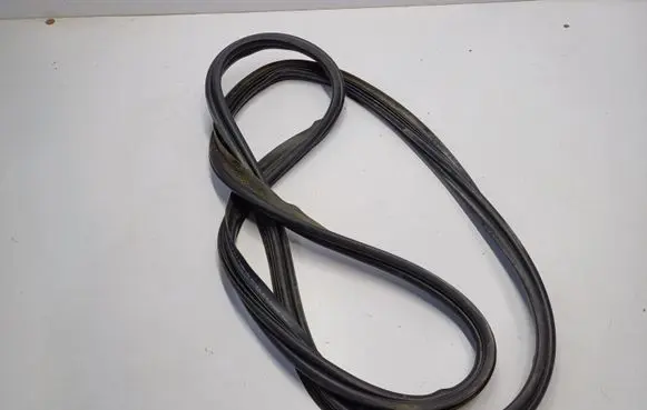 Mercedes-Benz E W213 Trunk rubber seal (body) A2137400078
