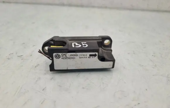 Volkswagen PASSAT B5 Airbag deployment crash/impact sensor 1J0909606N