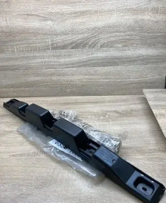 Rear bumper mounting bracket