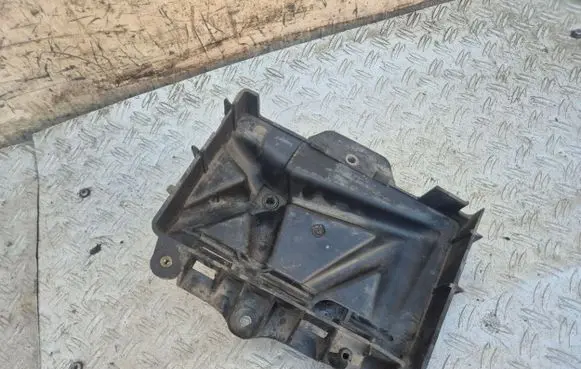 Volkswagen Polo V 6R Battery tray 6Q0915331