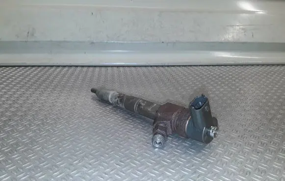 Opel Signum Fuel injector 0445110159