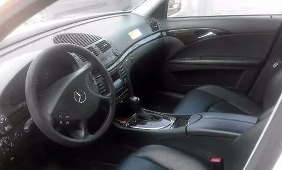 Mercedes-Benz E W211 Dashboard brak