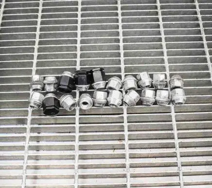 Opel Mokka Nuts/bolts 