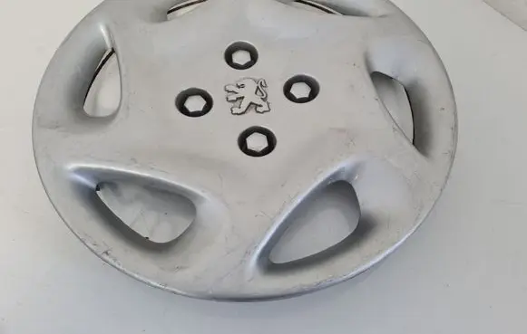 Peugeot 306 R14 wheel hub/cap/trim 9628302077