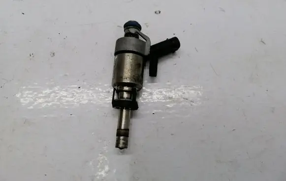 Skoda Octavia Mk3 (5E) Fuel injector 06L906036C