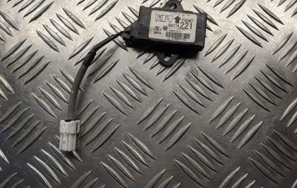Mitsubishi Colt Aerial antenna amplifier 8637A221