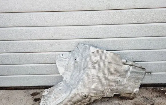 Mercedes-Benz C W204 Heat shield in engine bay A2046828071