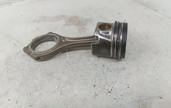 Volkswagen Touareg I Piston with connecting rod