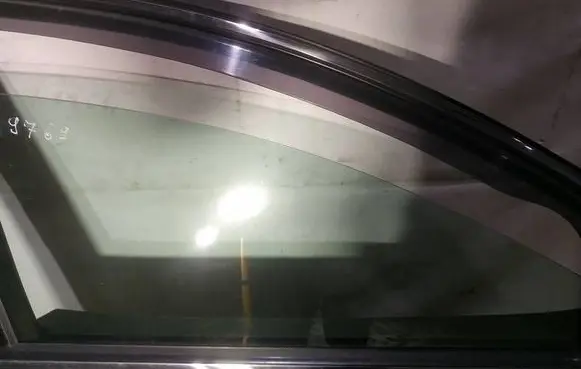 Fiat Croma Front door window glass four-door AS2