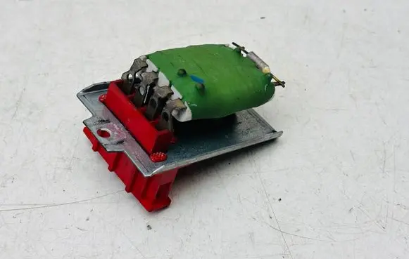 Volkswagen PASSAT B5.5 Heater blower motor/fan resistor 8D0959263
