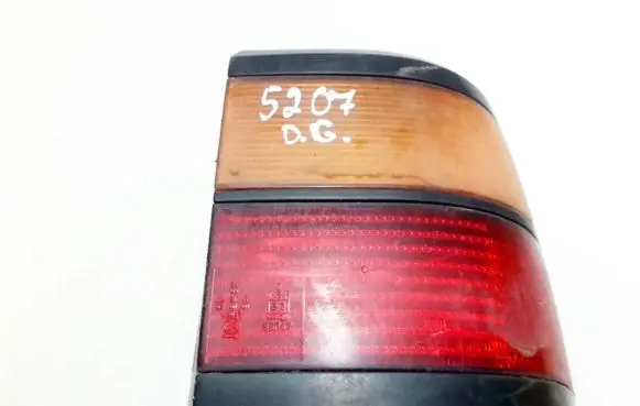 Volkswagen PASSAT B3 Rear/tail lights 333945112 333945257