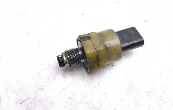 Volvo S90, V90 Oil pressure sensor 31405635