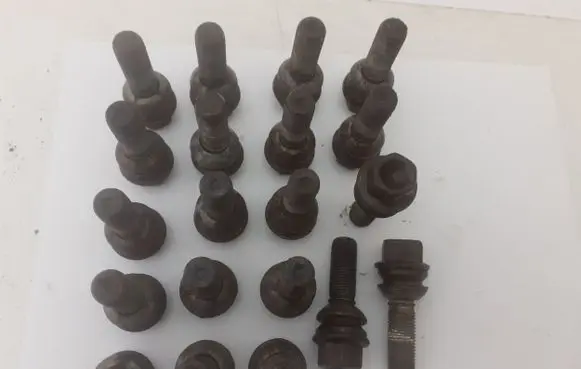 Volkswagen Transporter - Caravelle T5 Nuts/bolts 7L0601139A