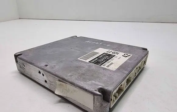 Toyota Avensis T220 Engine control unit/module 8966105420 1758005031 MB1758005031
