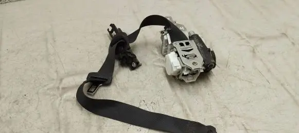 Mercedes-Benz GLE (W166 - C292) Front seatbelt A1668601300