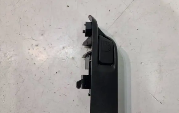 Toyota Yaris Cross Fuel tank opening switch 