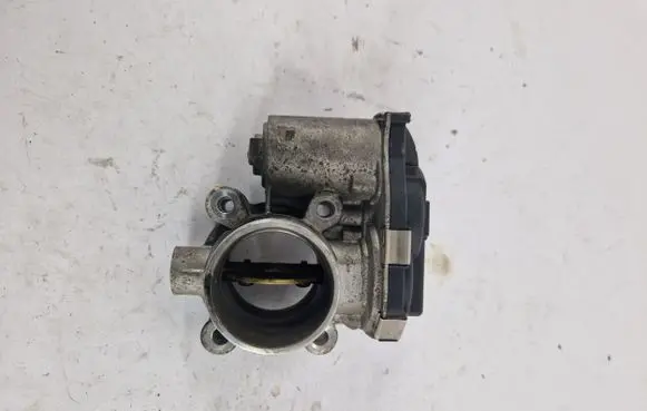 Opel Zafira C Electric throttle body valve 55570009DB