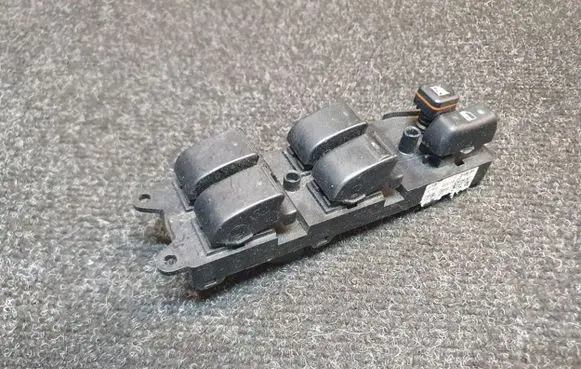 Toyota Corolla Verso E121 Electric window control switch 37074C10A05 848200F010
