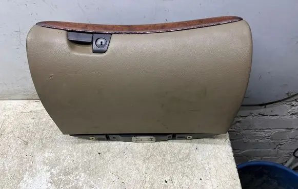Volvo V70 Glove box 27193