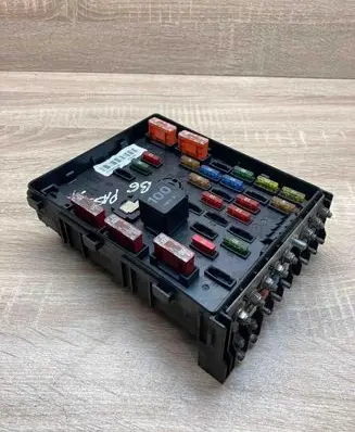 Volkswagen PASSAT B6 Fuse module 3C0937125