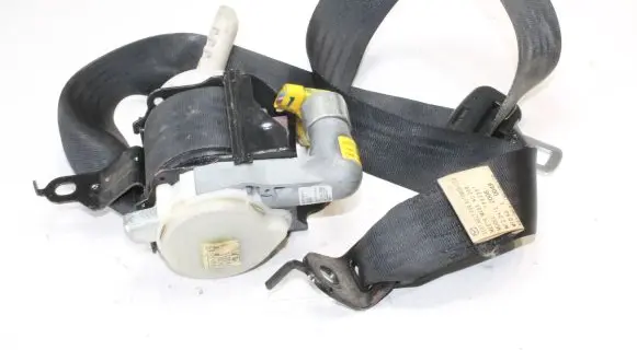 Mazda 5 Front seatbelt C235H