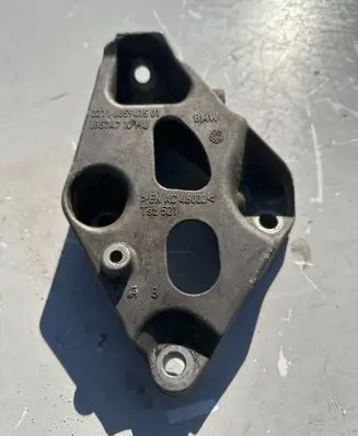 BMW 1 F20 F21 Engine mounting bracket 6859415 18574710