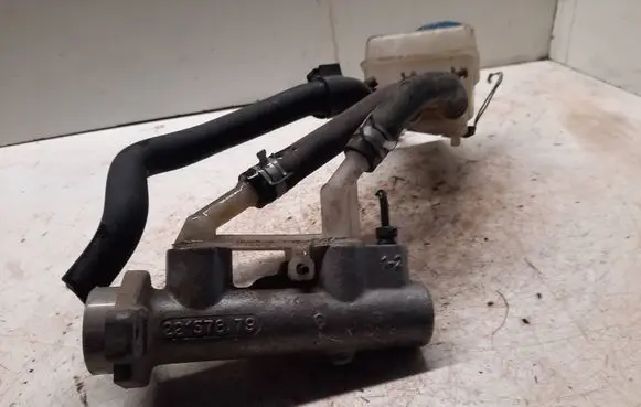 Nissan Almera Tino Master brake cylinder 22157879