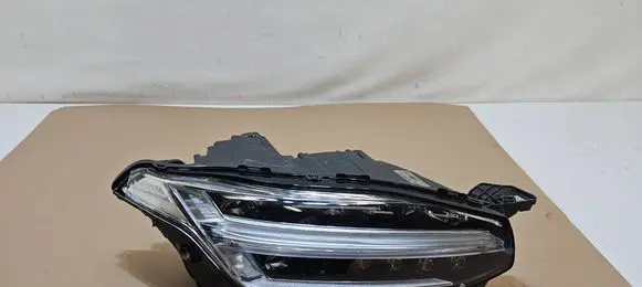Volvo XC90 Headlight/headlamp 31468583