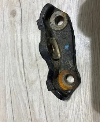 Toyota Hilux VIII Engine mounting bracket