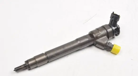 Nissan X-Trail T32 Fuel injector 0445110546