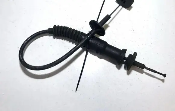 Volkswagen Golf III Clutch cable m600573