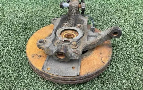 Opel Vivaro Front wheel hub spindle knuckle 93866696