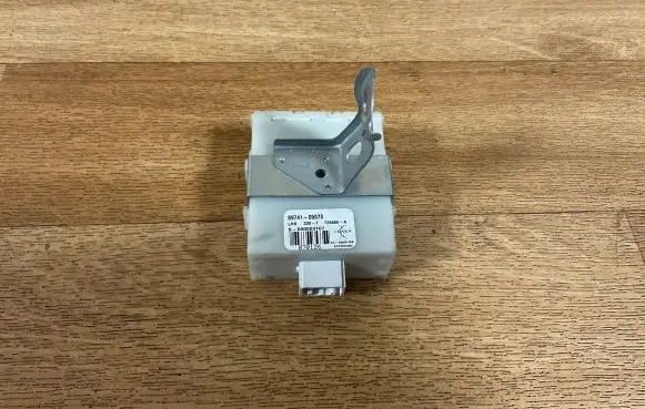 Toyota Avensis T250 Door control unit/module 8974105070 000003707 736680A