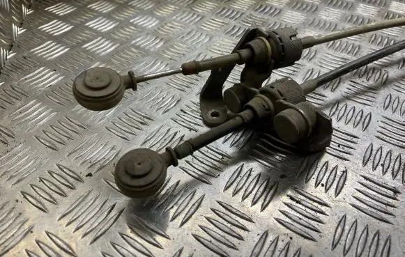 Opel Astra H Gear shift cable linkage