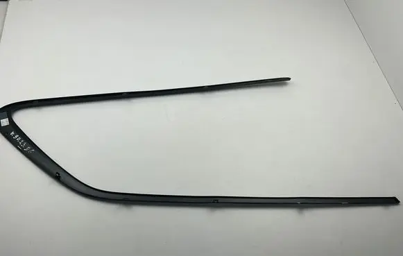 Volvo V90 Cross Country Rear side glass trim 32219275