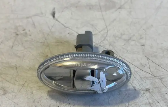 Opel Vivaro Front fender indicator light 0104706