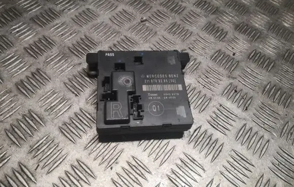 Mercedes-Benz E W211 Door control unit/module 2118703285 A2118703285