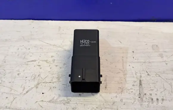 Volvo V50 Glow plug pre-heat relay 132182