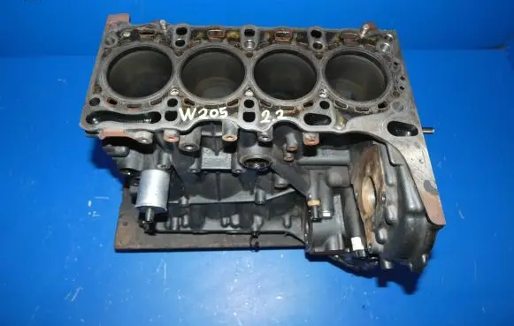 Mercedes-Benz C W205 Engine block 